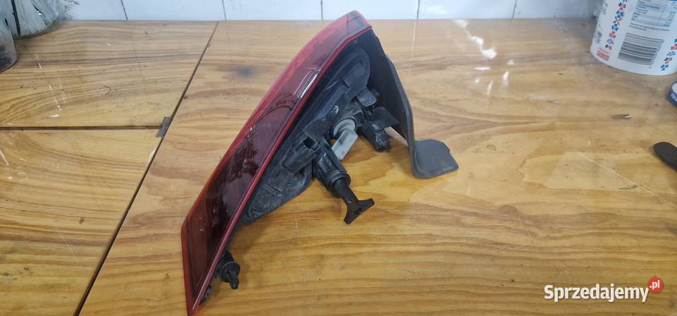 Lampa prawa tył w błotnik Renault Laguna 3 2011