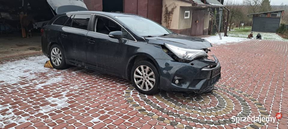 Avensis Toyota Kombi uszkodzone Avensis Poznań