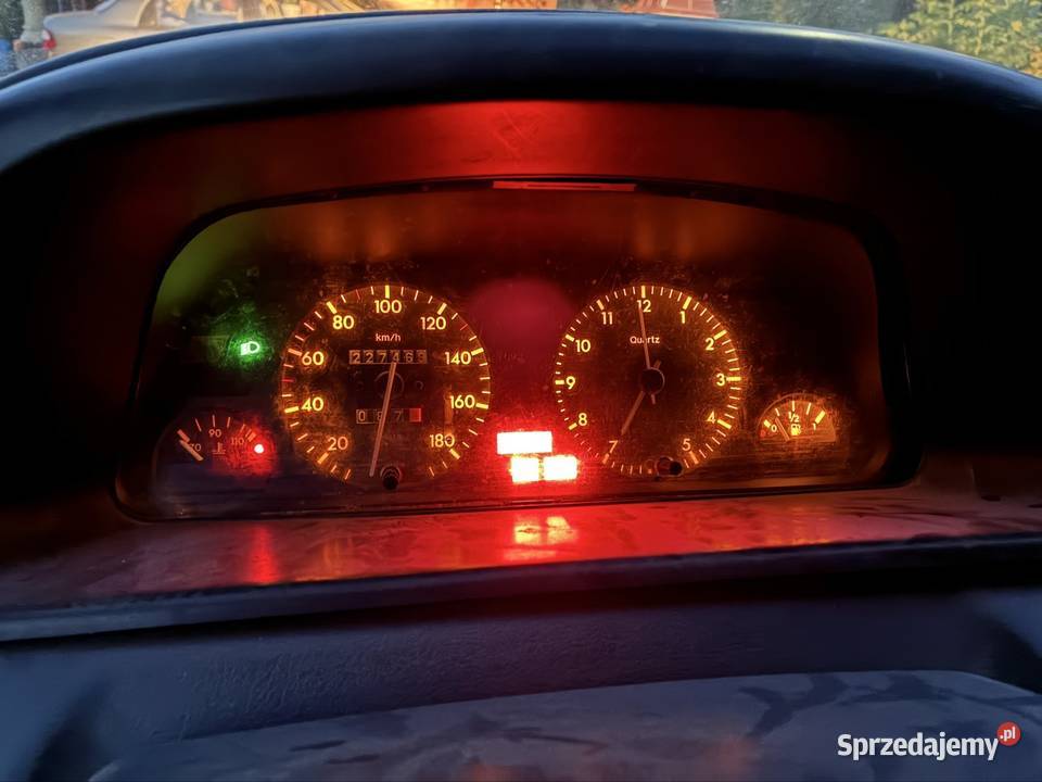 PEGUEOT EXPERT 19D Kamień