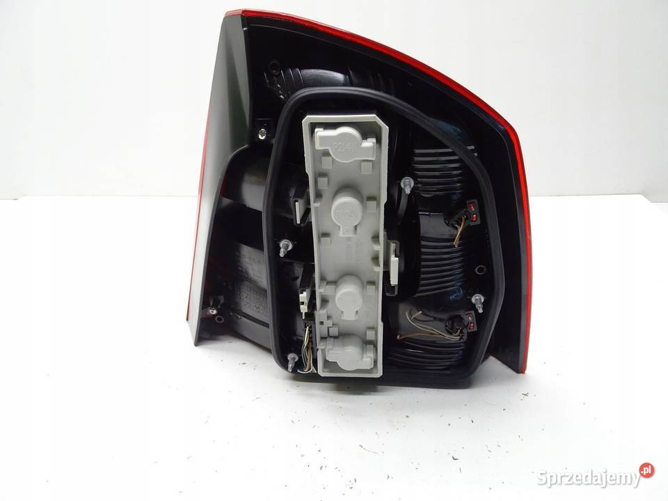 LAMPA LEWA LEWY TYŁ W BŁOTNIK SKODA OCTAVIA II sprzedam