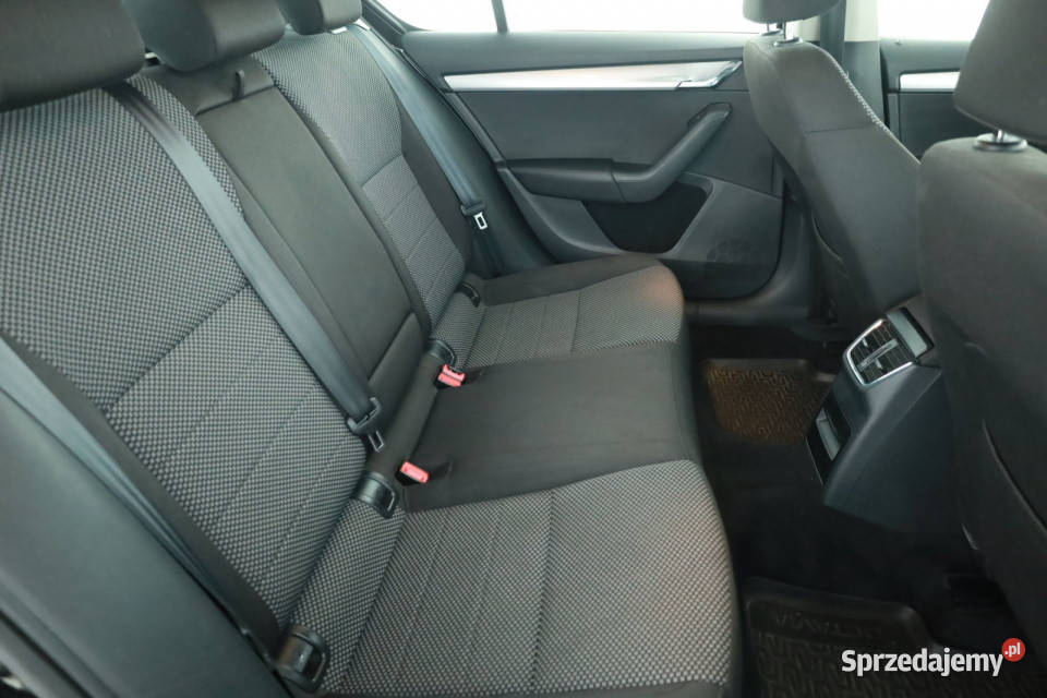 Skoda Octavia 12 TSI isofix Piaseczno