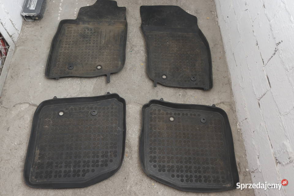 Dywaniki gumowe Volvo V40 S40 OEM 9504 Wrocław sprzedam