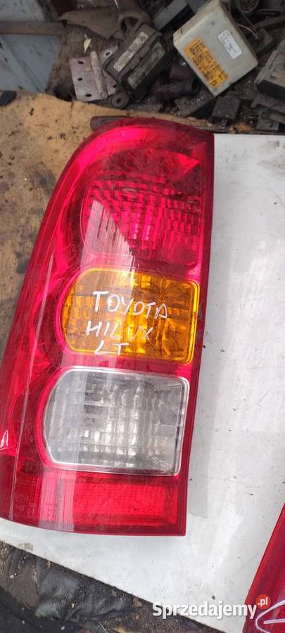 TOYOTA HILUX lampa tył lewa Kielce