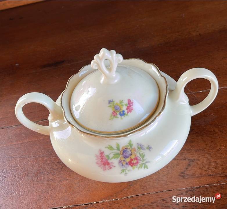 Cukiernica w kolorze ecru z kwiatkami