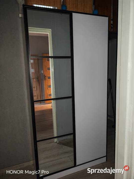 Biała szafa z lustrem Piła