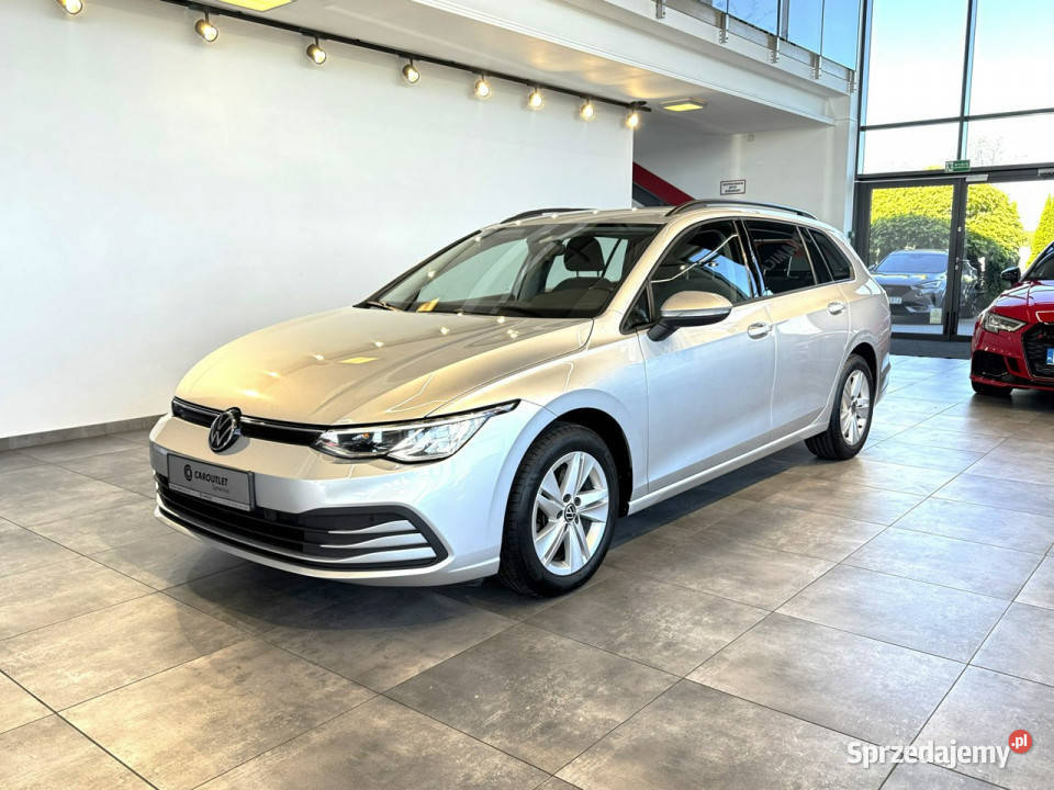 Volkswagen Golf Variant Life 20TDI 115 DSG 2022 komputer pokładowy