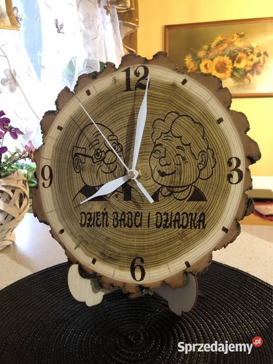 Zegary ścienne na stojaku Dzień Babci Dziadka Strzyżów