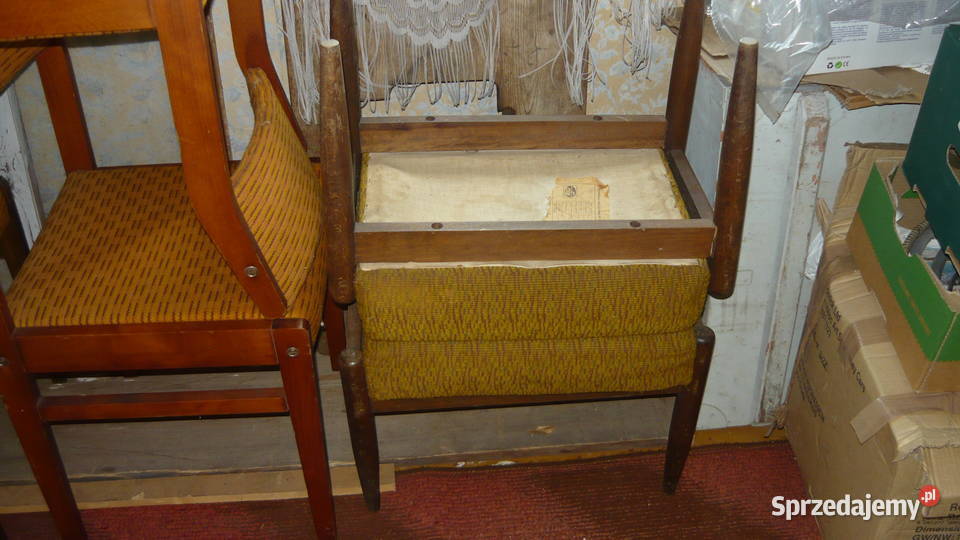 Podnóżek tapicerowany PRL patyczak pufa taboret Pufy i podnóżki Sokółka sprzedam