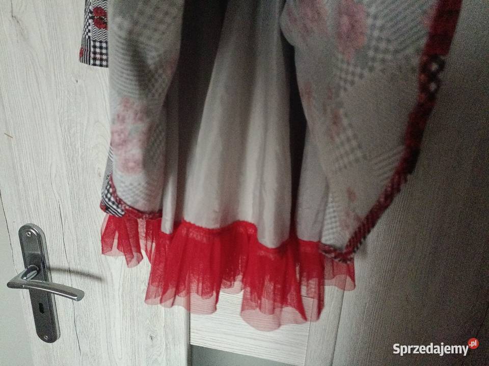 Sukienka w kratę i czerwone kwiaty 122 pomorskie Kwidzyn