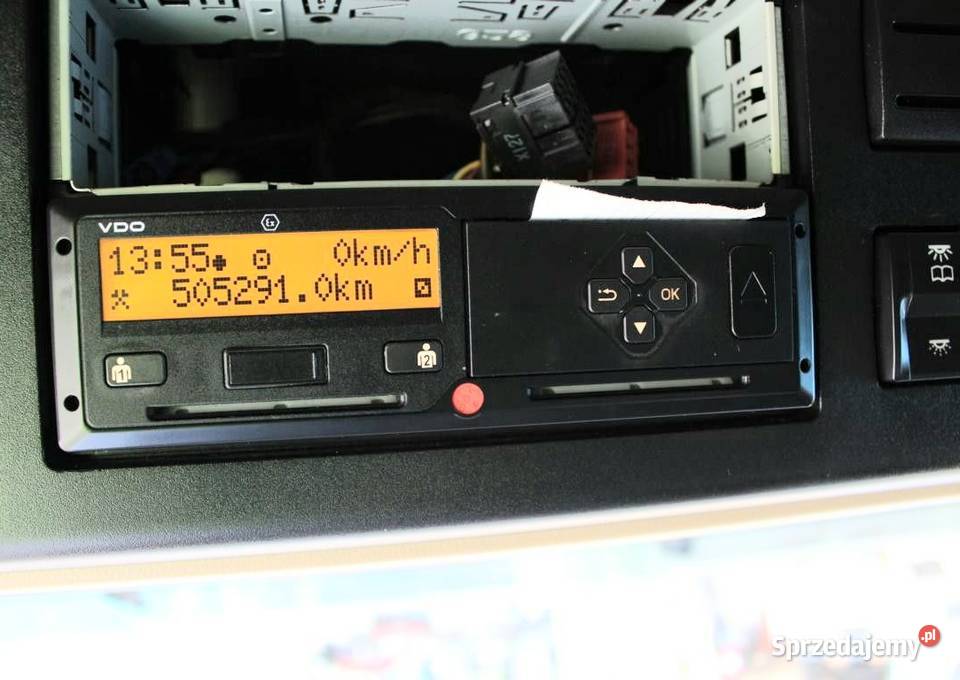 Skrzynia z tylnym dzwigiem do palet Mercedes