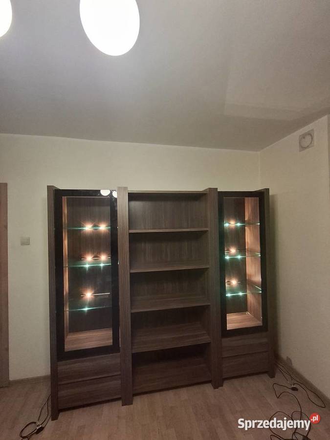 Witryna przeszklona ze stołem i komodą Siewierz