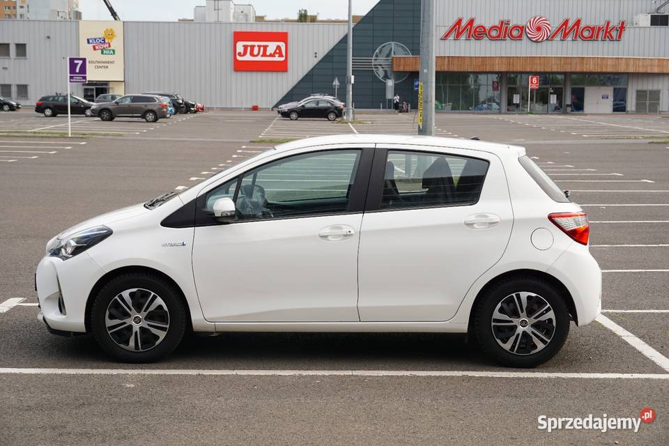 Toyota Yaris 15 hybryda z 2019 roku 123kkm automatyczna mazowieckie Warszawa
