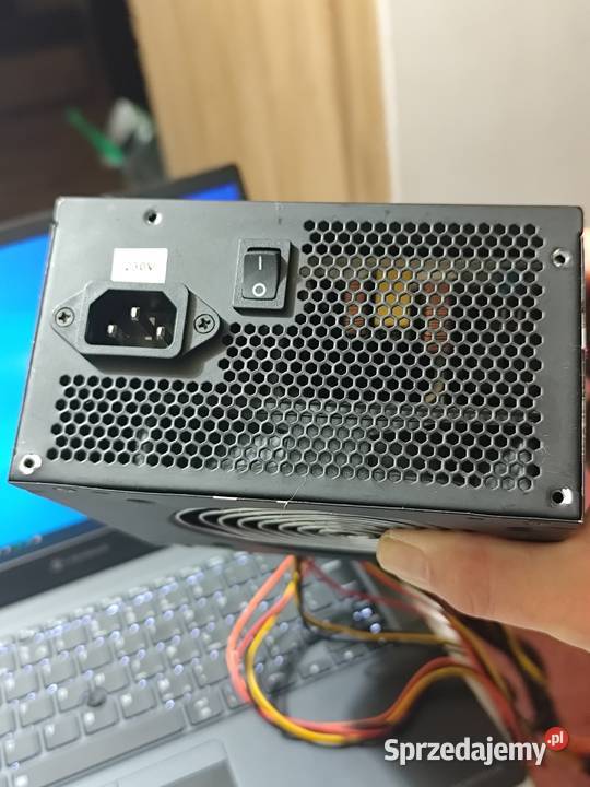 Zasilacz 600W mało używany sprzedaję gdyż