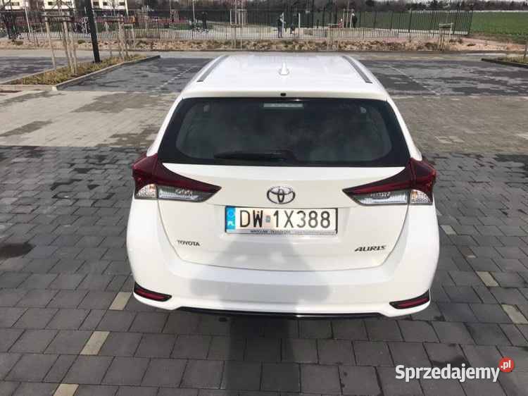 Toyotę Auris II Lift 2015 r dolnośląskie Wrocław