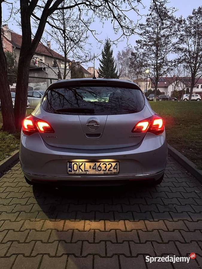 OPEL ASTRA J 2014 nieuszkodzony