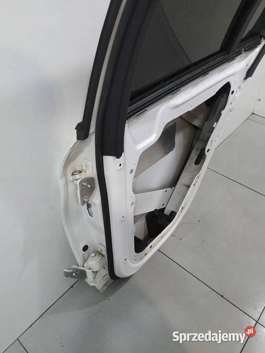 DRZWI PRAWE TYŁ KOMBI 799 MercedesBenz Cklasa IV