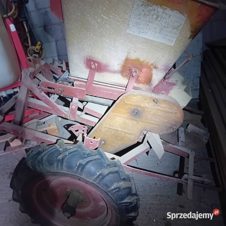 rozsiewacz nawozow wapna KOS nieuszkodzony Augustów sprzedam