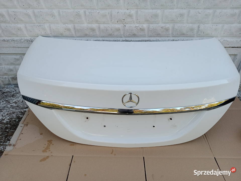 KLAPA BAGAŻNIKA MERCEDES CKLASA W 205 SEDAN KOD Rakoniewice