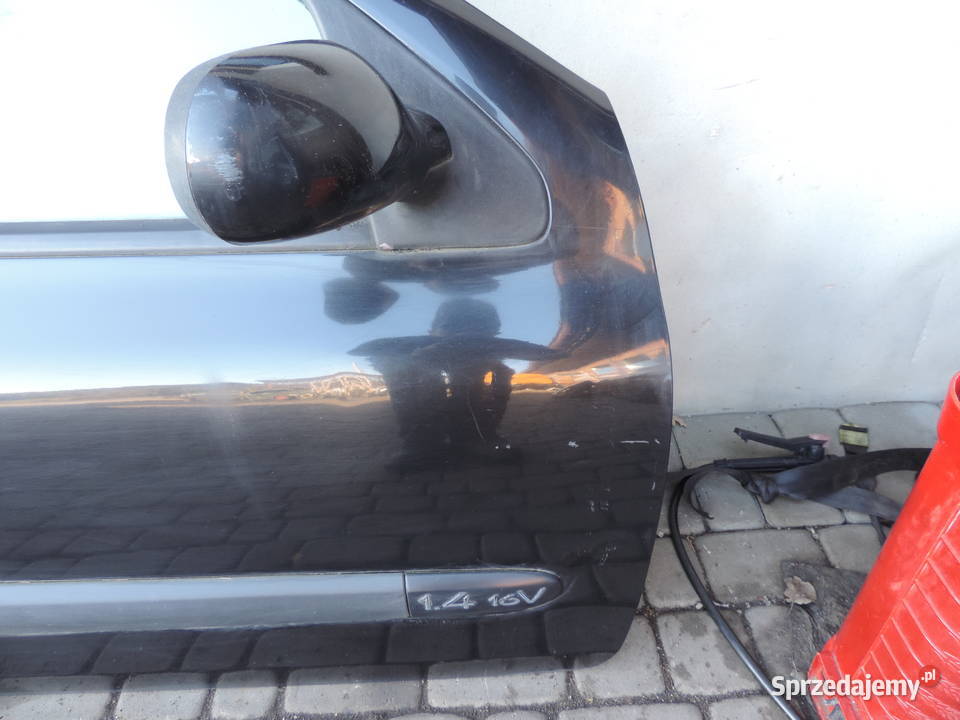 RENAULT CLIO 2 3D DRZWI PRAWE PRZEDNIE NV676 małopolskie Nowy Sącz