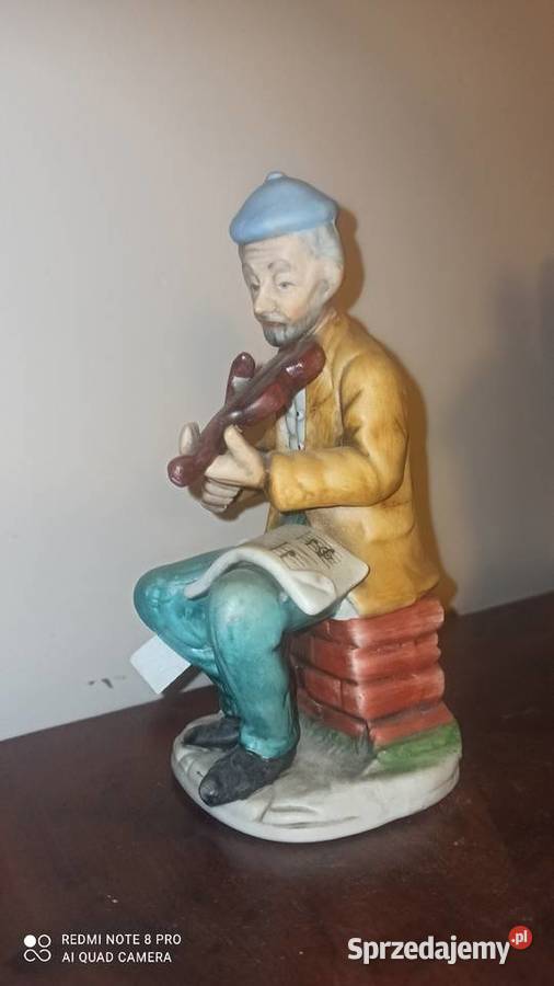 Figurka grajka z nutami na kolanach Skrzypek Gdańsk sprzedam