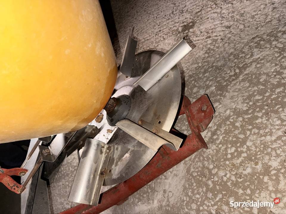 Rozsiewacz nawozu lejek Strumyk Abra Włosnowice