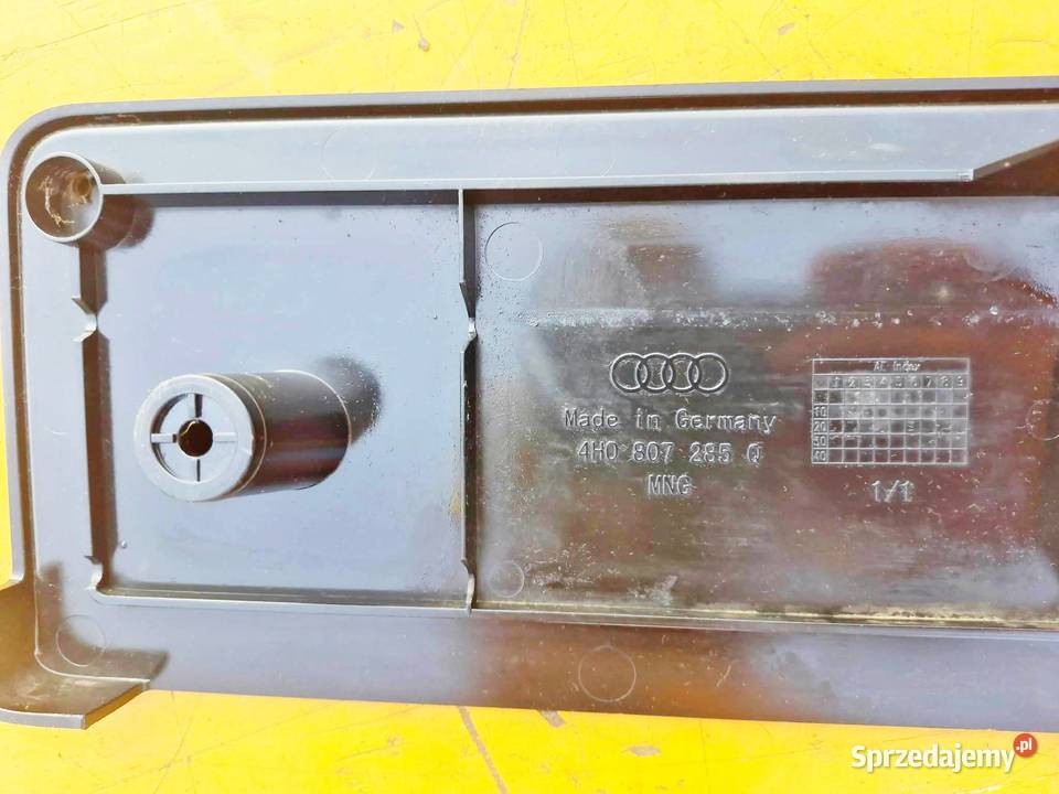 AUDI A8D4 RAMKA TABLICY REJESTRACYJNEJ PRZÓD Radom sprzedam