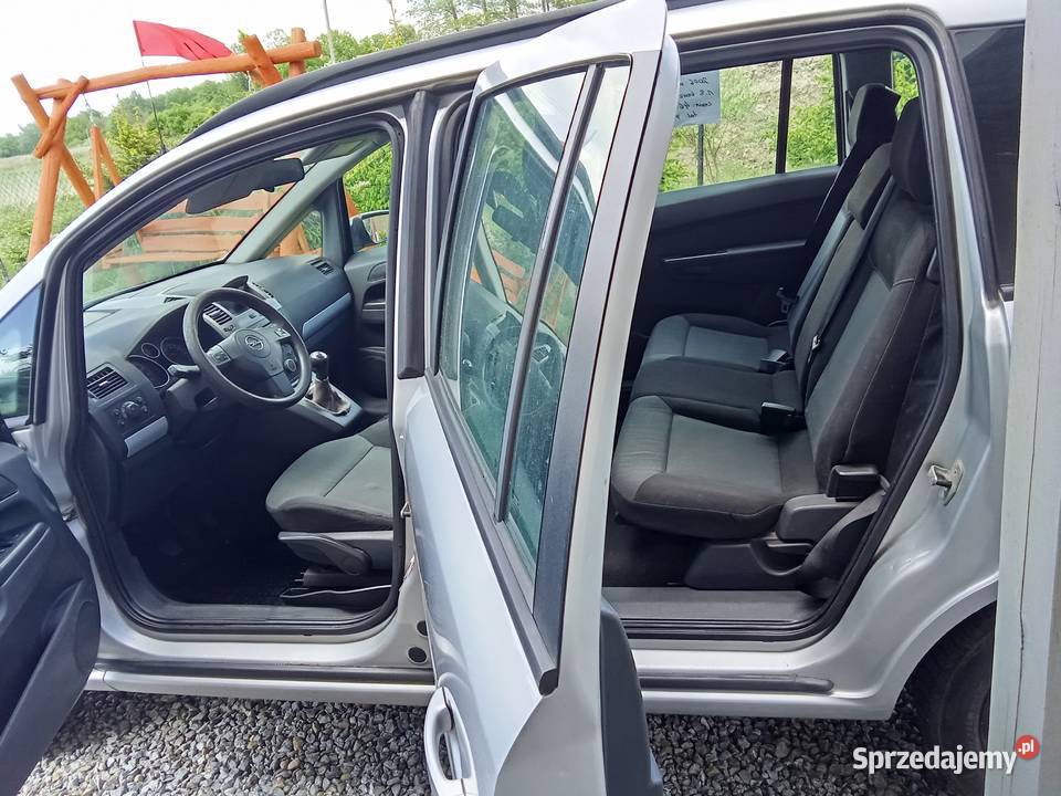 Opel Zafira 7 foteli 16 benz Bielawa sprzedam