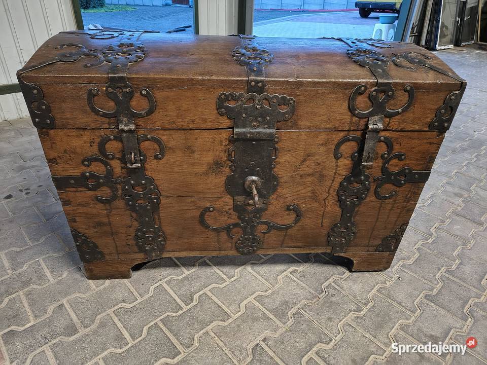 Antyczna drewniana skrzynia Babice