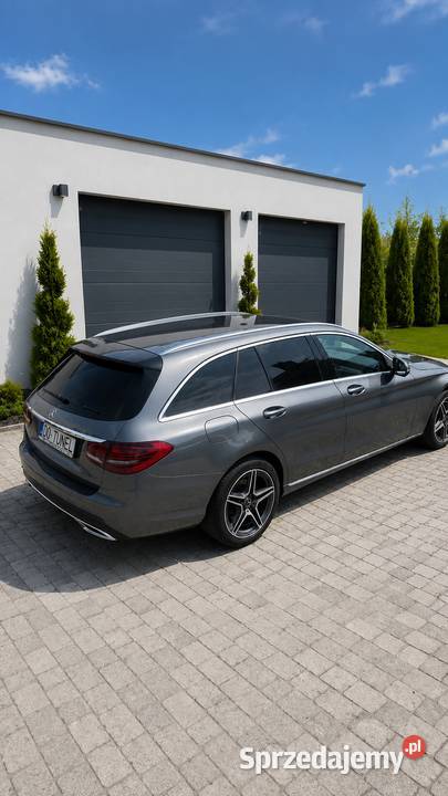 Mercedes Salon piękny zabezpieczony folią serwis