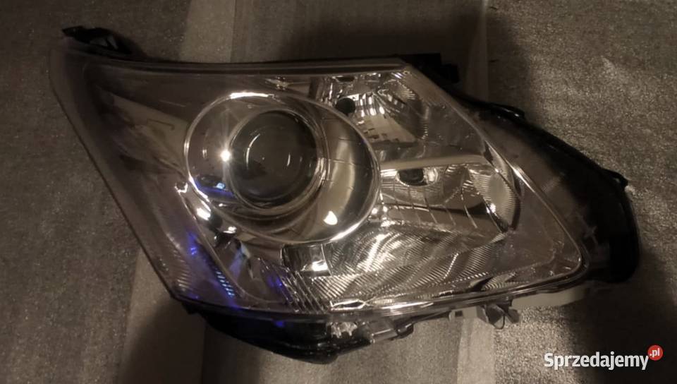 TOYOTA AVENSIS T27 Reflektor Lewy Prawy Przód