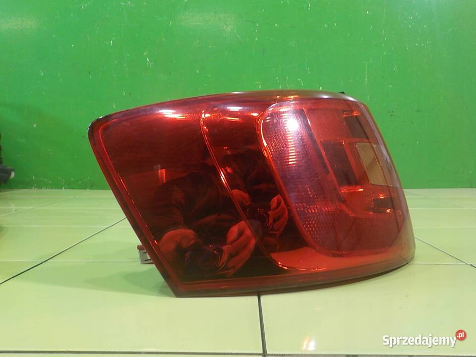 VW JETTA VI 14 TSI 12r SEDAN 4D lampa lewa tyl