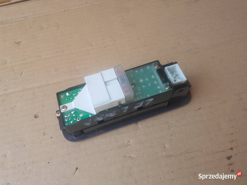 Suzuki Liana panel sterownia szybami przełącznik osobowe dolnośląskie Legnica