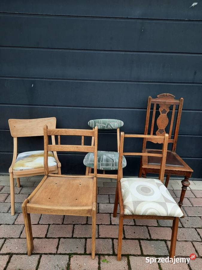 Stare, drewniane krzesła