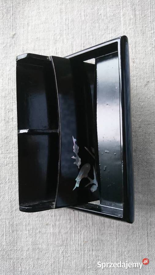 PAPIEROŚNICA Z LAKI