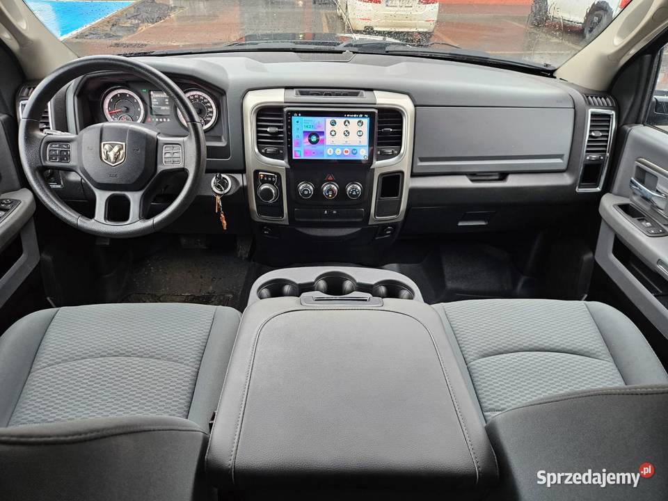 Dodge RAM1500 57Hemi 8bieg 4x2 CLASSIC CREWCAB Mojusz