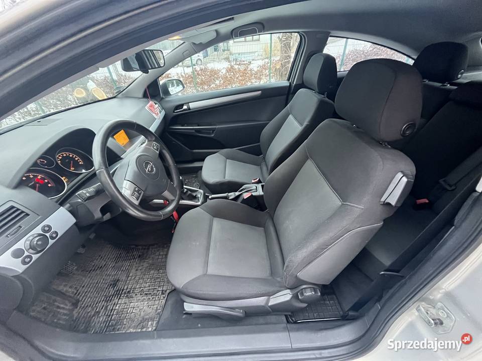 Opel Astra H GTC 16 benzyna 2006 komplet zimówki małopolskie Nowy Sącz