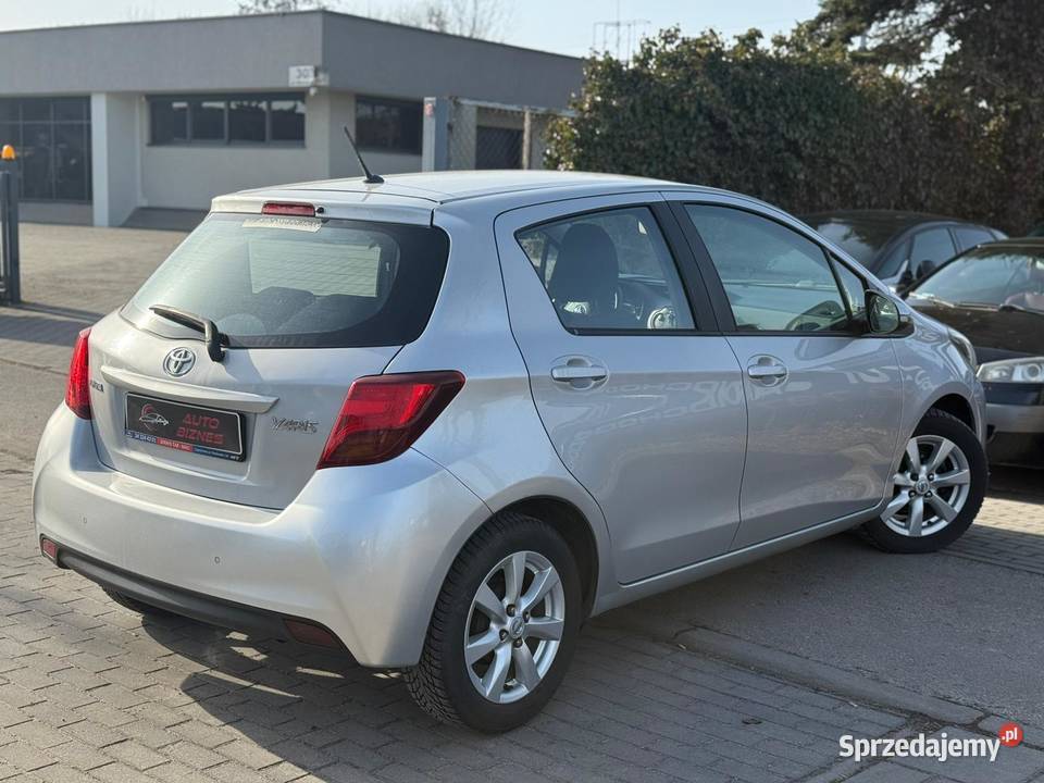 TOYOTA YARIS 10 Benzyna 70 2015R 199 000 Częstochowa