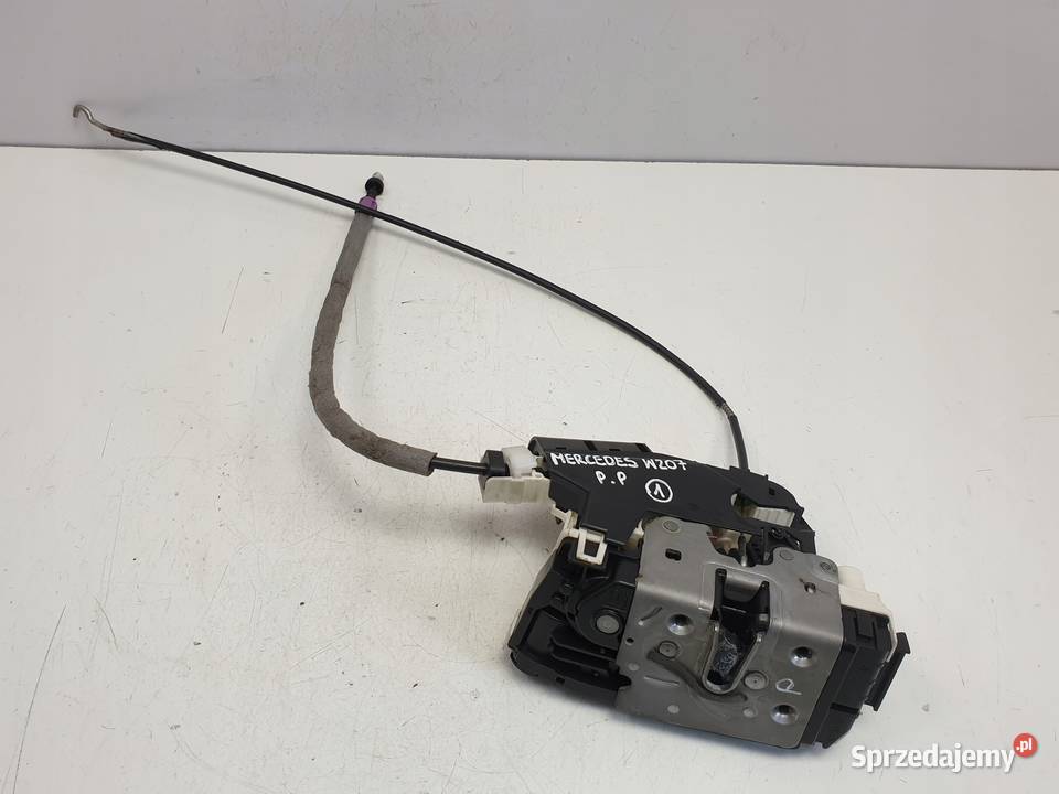 Mercedes C207 A207 W207 ZAMEK DRZWI PRAWY przód Rudka