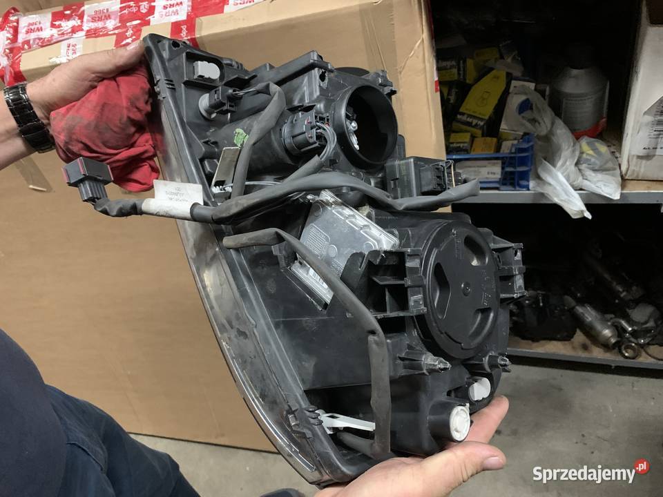 volvo xc 90 lampa przednia lift 31290893 sprzedam
