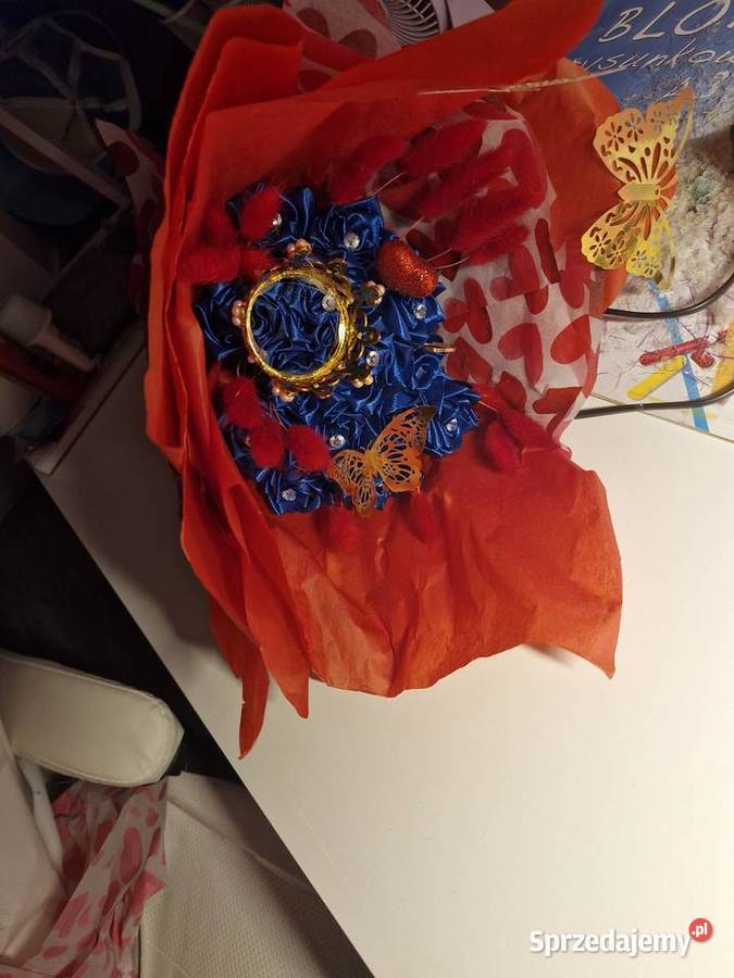 Własno ręczne bukiety ze wstąrzki Kunice