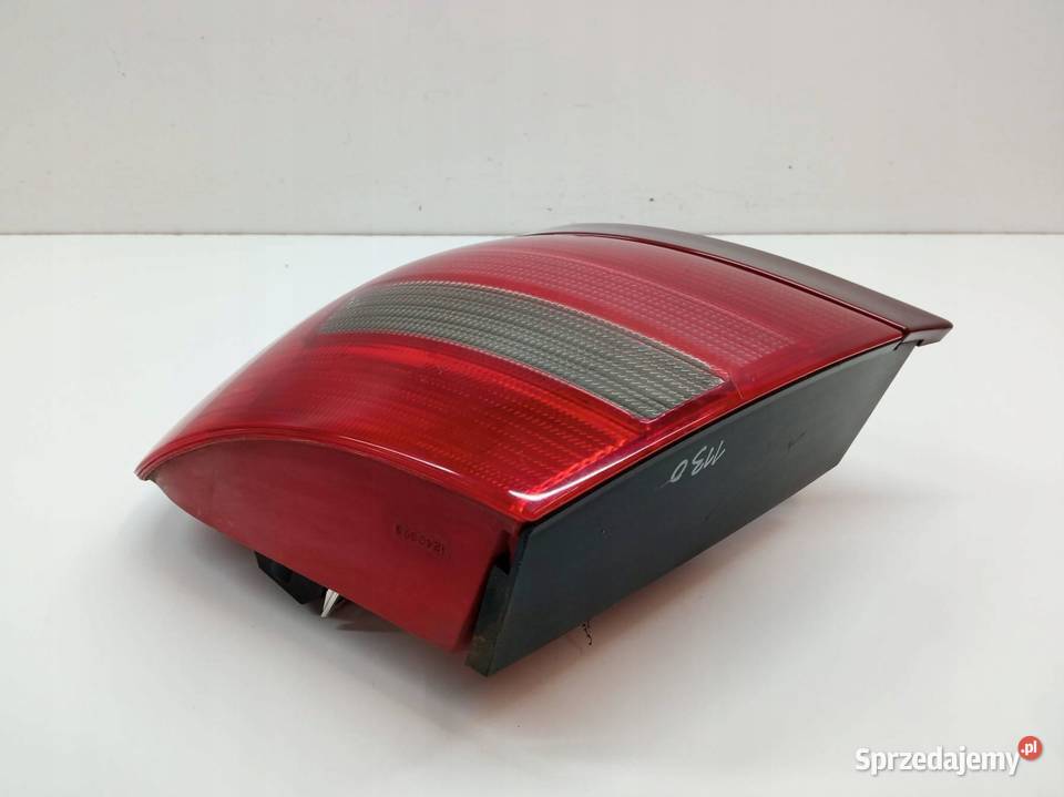 LAMPA TYŁ PRAWA SEDAN LIFT EUROPA 8D0945096C Rok produkcji 1998