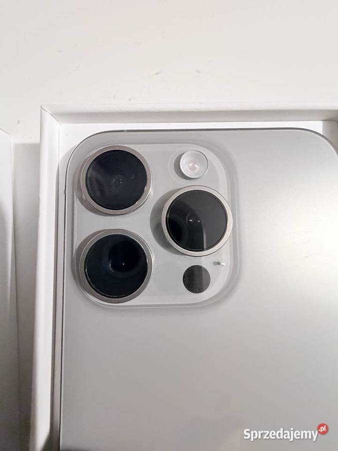 iPhone 15 pro Tytan naturalny