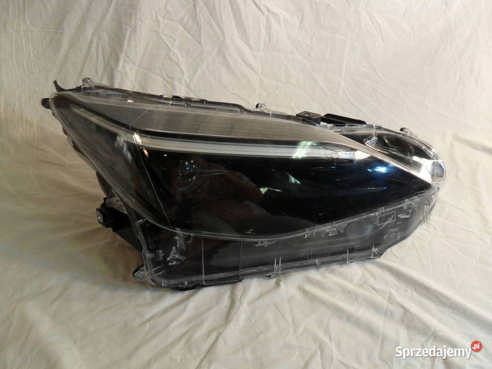 REFLEKTOR PRZÓD STRONA PRAWA TOYOTA YARIS CROSS Nowy Tomyśl