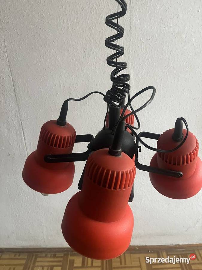 Czerwona lampa wisząca w stylu PRL Połam Piła wielkopolskie