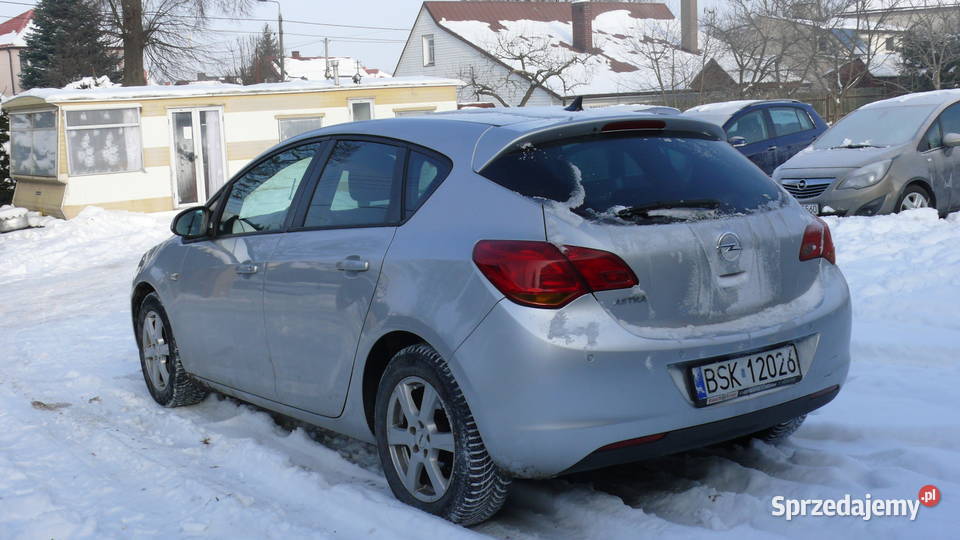 OPEL ASTRA J 16 benzyna 2011r sprzedam