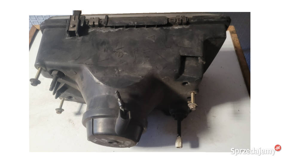 REFLEKTOR LAMPA PRZEDNIA PRAWA VOLVO 850 91r Ruda Śląska