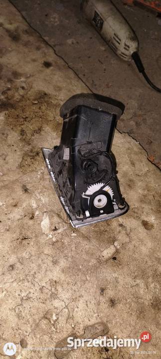 Prawa kratka nadmuchu konsoli Audi Q7 4 l Kanały powietrza