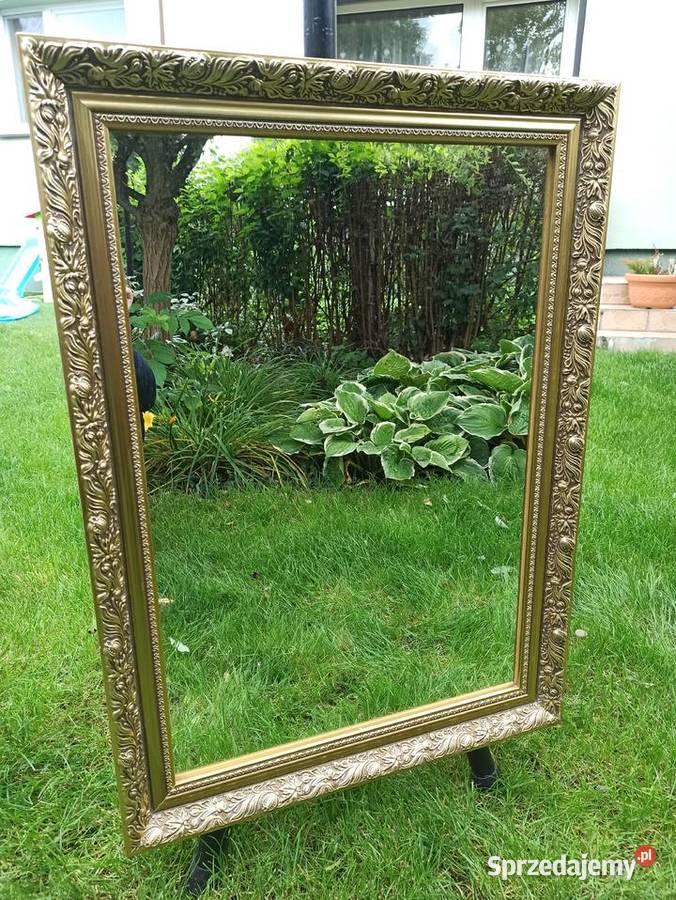Stylowe lustro w złocone ramie Budzyń