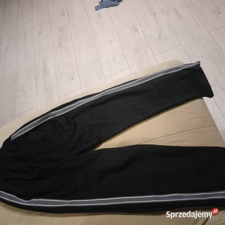 Czarne spodnie dresowe z lampasem SM Streetwear Długie Weronikopole
