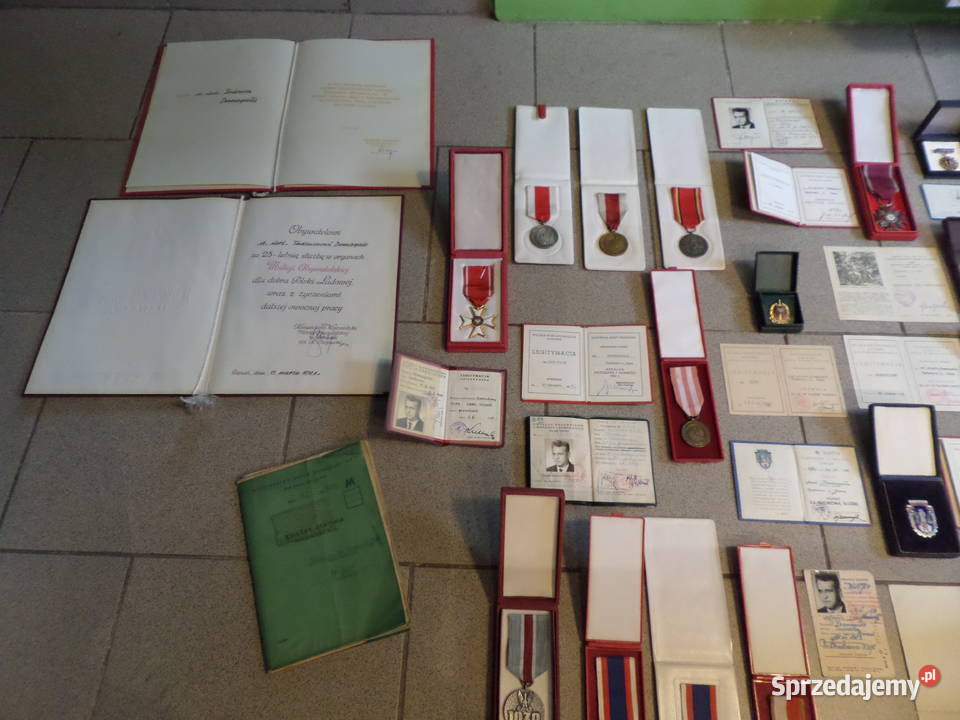 Zestaw Odznaczeń Frontowca i potem Milicji Poznań